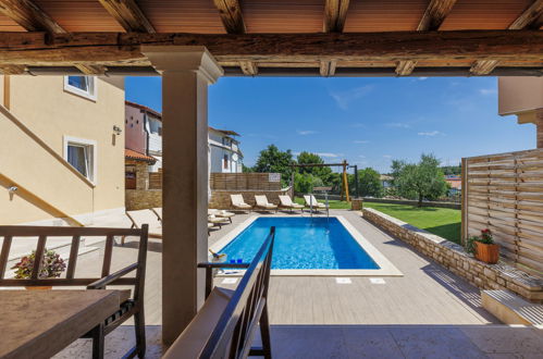 Photo 23 - 7 bedroom House in Pula with private pool and garden