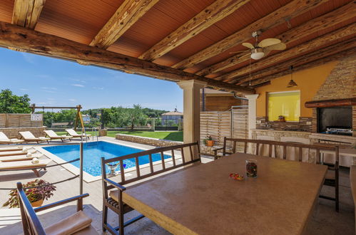 Foto 3 - Casa de 7 quartos em Pula com piscina privada e jardim