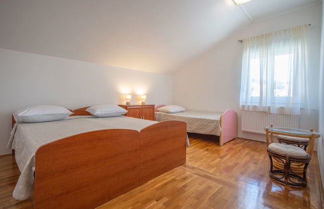 Apartamento de 3 quartos em Rab com piscina e terraço - Foto 6