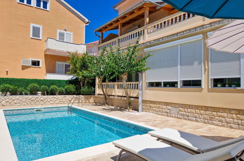 Photo 18 - Appartement de 2 chambres à Rab avec piscine et terrasse