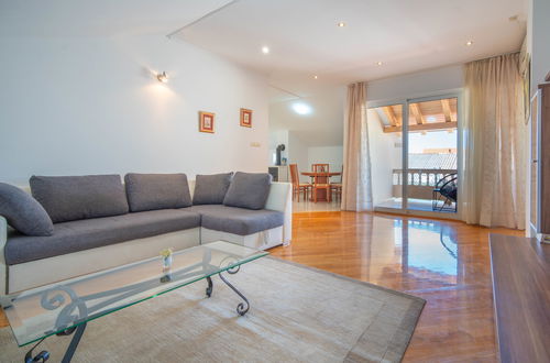 Photo 3 - Appartement de 2 chambres à Rab avec piscine et terrasse