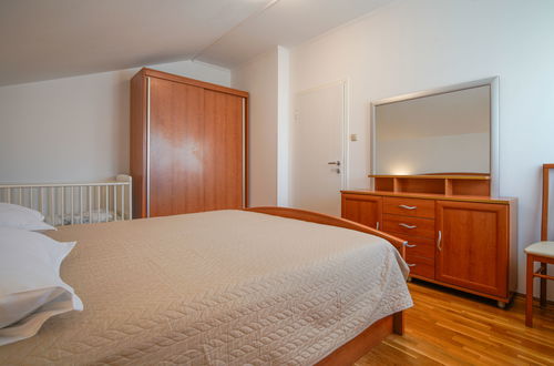 Photo 9 - Appartement de 2 chambres à Rab avec piscine et terrasse