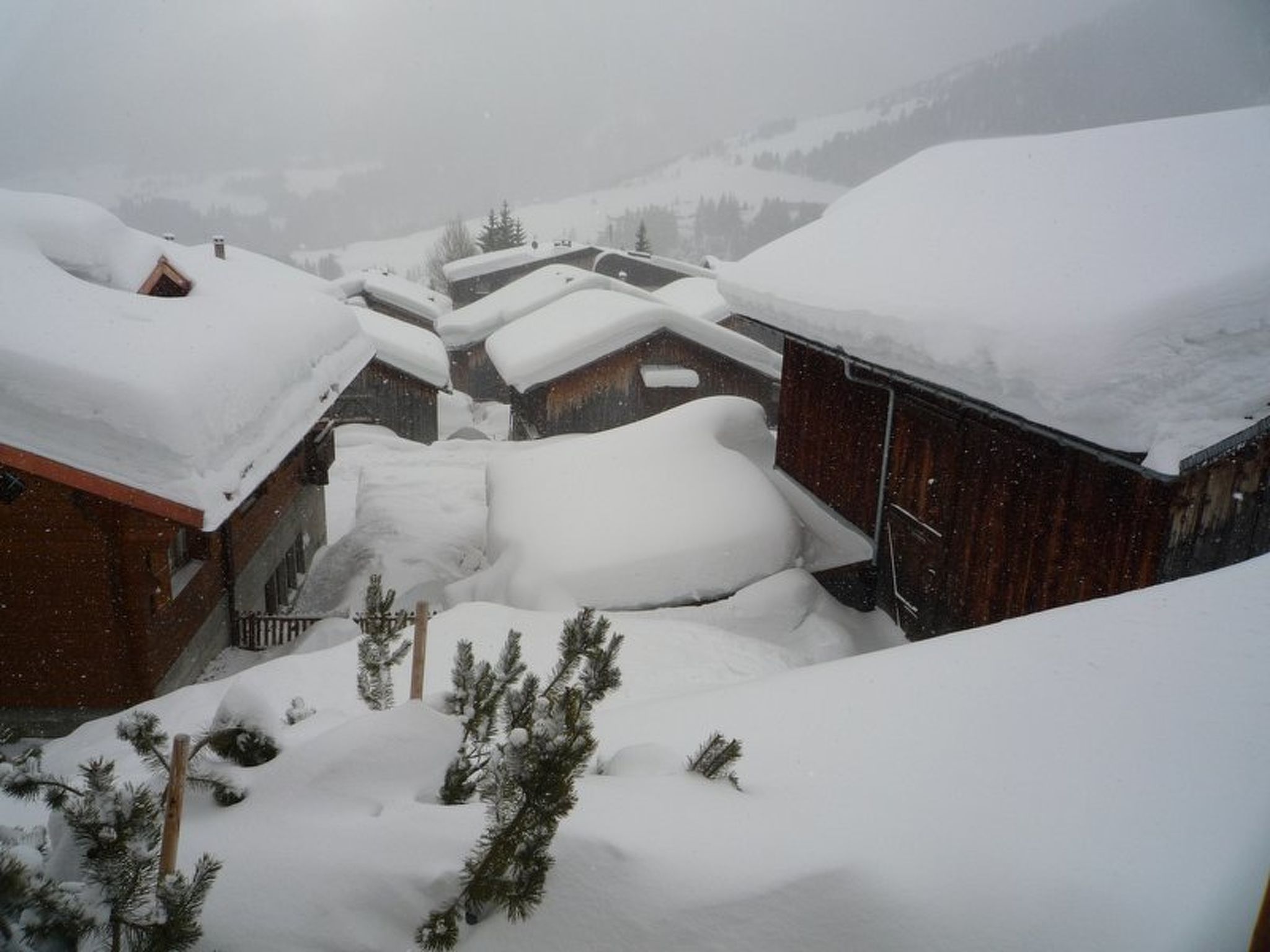 Foto 3 - Appartamento con 2 camere da letto a Tujetsch con sauna e vista sulle montagne