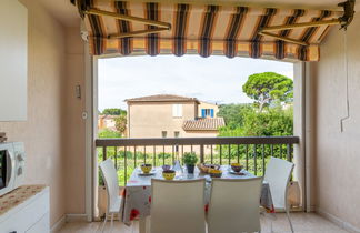 Foto 2 - Apartment mit 1 Schlafzimmer in Roquebrune-sur-Argens mit schwimmbad und blick aufs meer