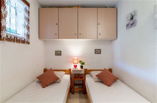 Foto 5 - Apartment mit 1 Schlafzimmer in Roquebrune-sur-Argens mit schwimmbad und blick aufs meer