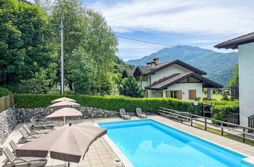 Photo 2 - 2 bedroom Apartment in Ledro with swimming pool and garden