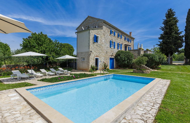 Casa de 4 quartos em Sveti Lovreč com piscina privada e jardim - Foto 1