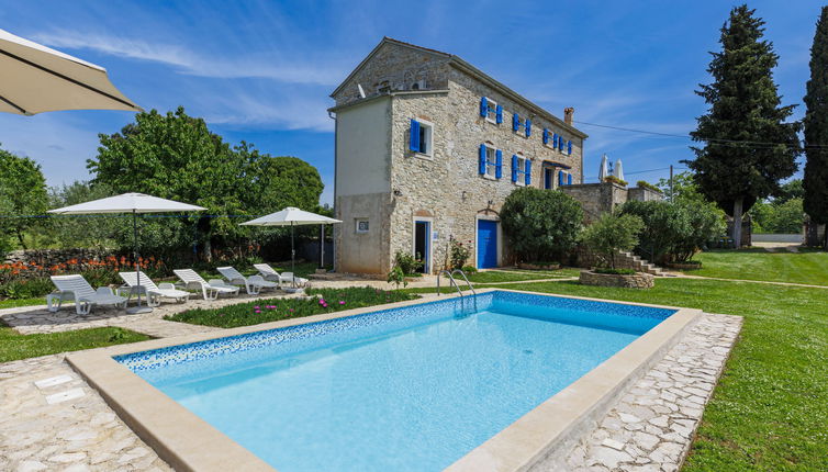 Photo 1 - Maison de 3 chambres à Sveti Lovreč avec piscine privée et jardin