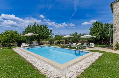 Foto 18 - Casa con 3 camere da letto a Sveti Lovreč con piscina privata e vista mare