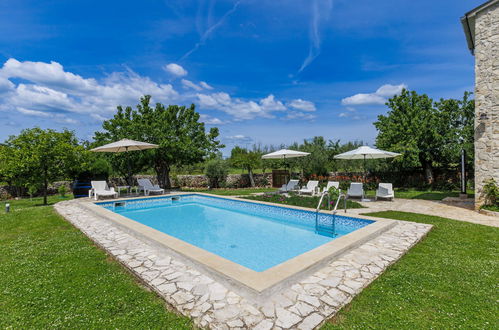 Photo 18 - Maison de 3 chambres à Sveti Lovreč avec piscine privée et jardin