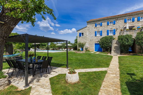 Photo 43 - Maison de 3 chambres à Sveti Lovreč avec piscine privée et jardin