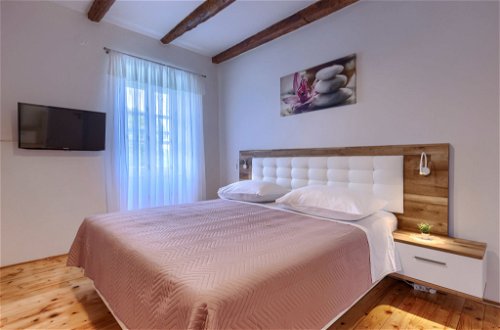 Foto 28 - Casa con 3 camere da letto a Sveti Lovreč con piscina privata e vista mare