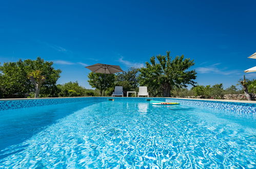 Photo 20 - Maison de 3 chambres à Sveti Lovreč avec piscine privée et vues à la mer