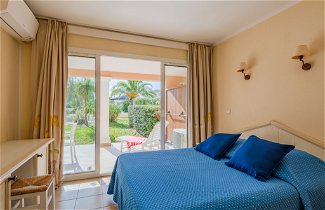 Foto 3 - Apartamento de 2 habitaciones en Roquebrune-sur-Argens con piscina y vistas al mar
