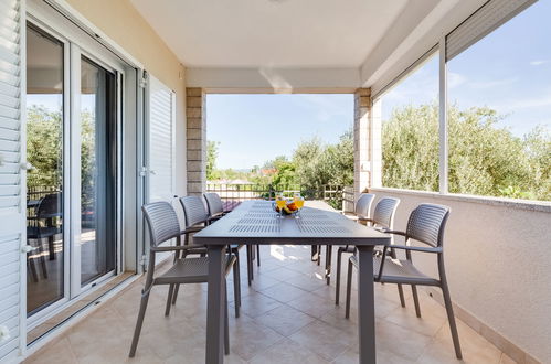 Photo 8 - Maison de 7 chambres à Jasenice avec piscine privée et terrasse