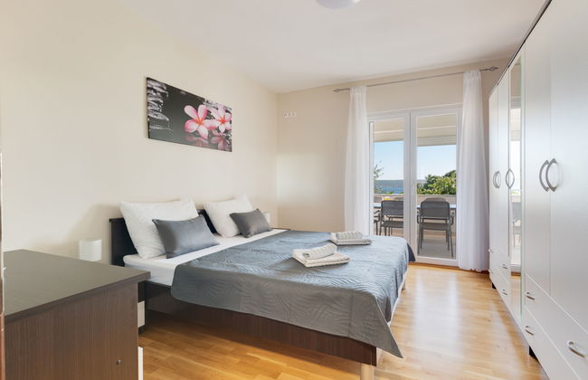 Apartamento de 3 quartos em Jasenice com piscina e terraço - Foto 14
