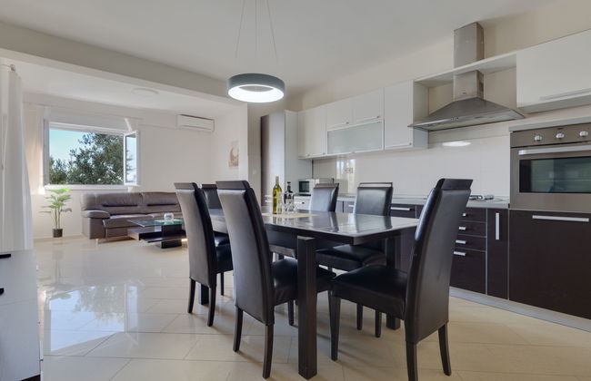 Apartamento de 3 quartos em Jasenice com piscina e terraço - Foto 8