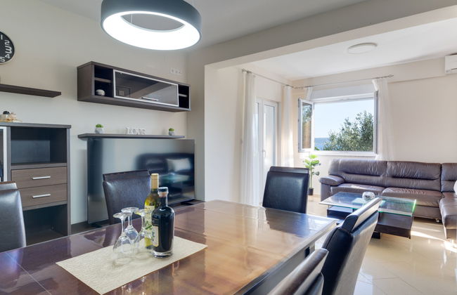 Apartamento de 3 quartos em Jasenice com piscina e terraço - Foto 4
