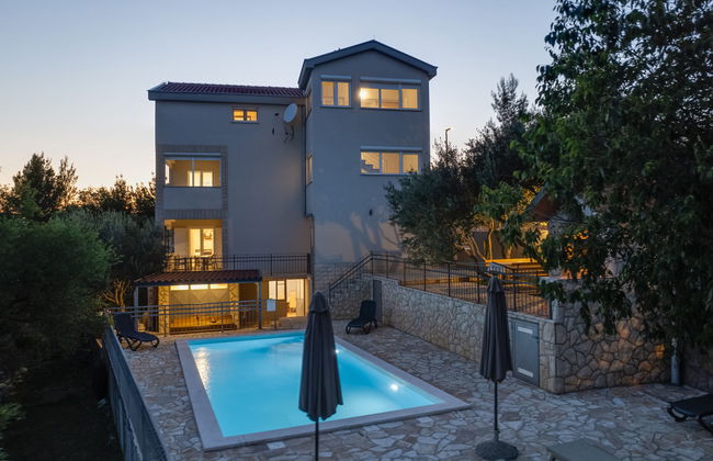 Apartamento de 3 quartos em Jasenice com piscina e terraço - Foto 24