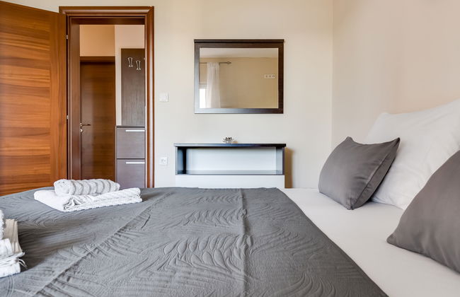 Apartamento de 3 quartos em Jasenice com piscina e terraço - Foto 17