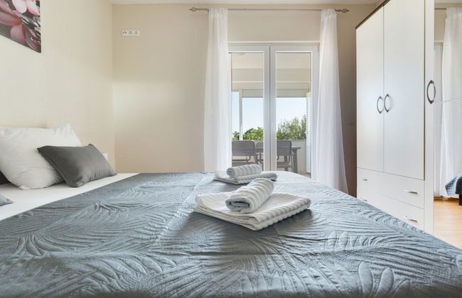 Apartamento de 3 quartos em Jasenice com piscina e terraço - Foto 16