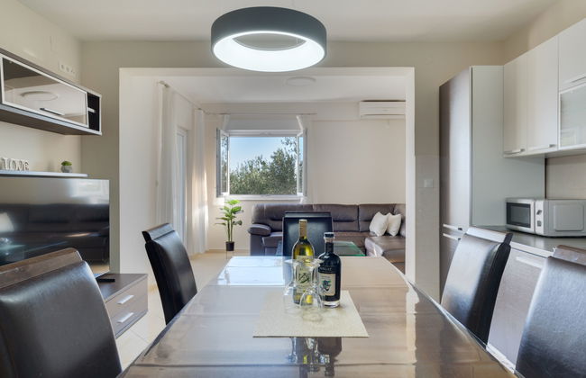 Apartamento de 3 quartos em Jasenice com piscina e terraço - Foto 9