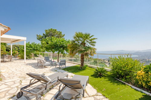 Photo 1 - Maison de 3 chambres à Roquebrune-sur-Argens avec piscine privée et vues à la mer