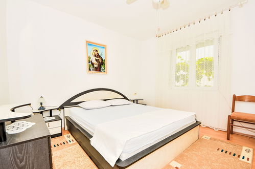 Foto 9 - Apartamento de 2 quartos em Pag com jardim e terraço