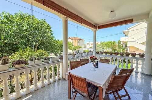 Photo 3 - Appartement de 2 chambres à Vrsi avec terrasse