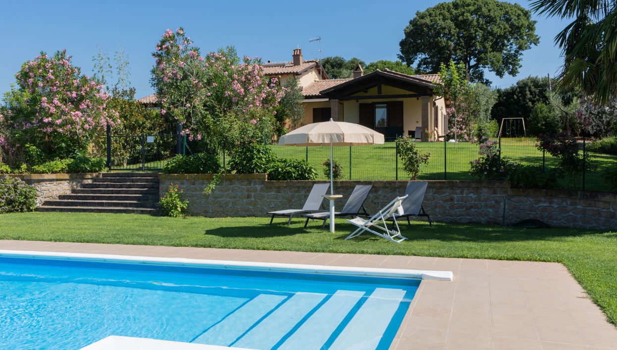 Casa de 4 quartos em Bolsena com piscina e jardim - Foto 1