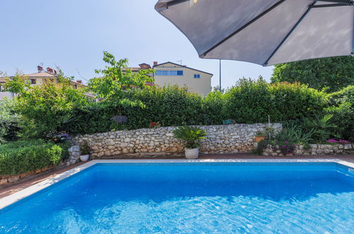 Foto 32 - Appartamento con 2 camere da letto a Rovinj con piscina e vista mare