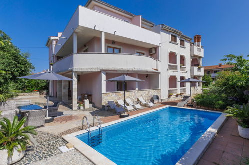 Foto 1 - Apartamento de 1 habitación en Rovinj con piscina y vistas al mar
