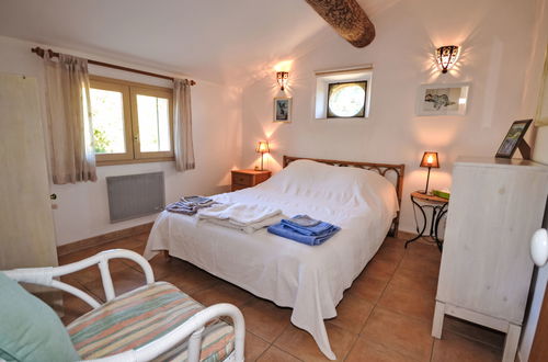 Photo 17 - 5 bedroom House in Viens with private pool and garden