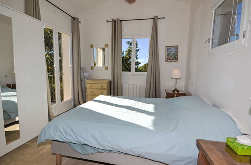 Photo 21 - 5 bedroom House in Viens with private pool and garden