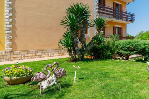 Photo 29 - 2 bedroom Apartment in Umag with swimming pool and garden