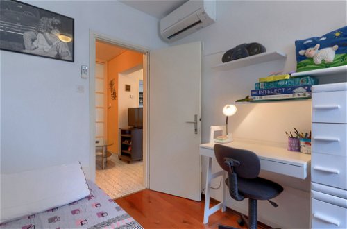 Foto 15 - Appartamento con 2 camere da letto a Umag con piscina e vista mare