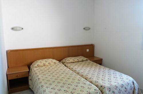 Foto 10 - Appartamento con 2 camere da letto a Algajola con giardino e vista mare