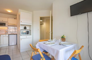 Photo 3 - 1 bedroom Apartment in Royan with private pool and sea view