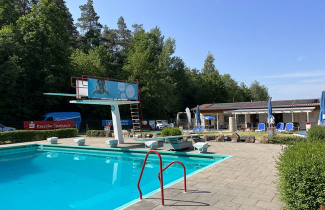 Casa de 3 quartos em Bad Emstal com piscina e jardim - Foto 25