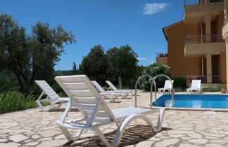 Foto 3 - Appartamento con 2 camere da letto a Labin con piscina e terrazza