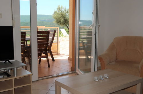 Foto 10 - Appartamento con 2 camere da letto a Labin con piscina e vista mare