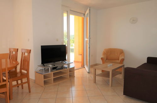 Photo 10 - 2 bedroom Apartment in Labin with swimming pool and terrace