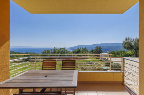 Foto 26 - Appartamento con 2 camere da letto a Labin con piscina e vista mare