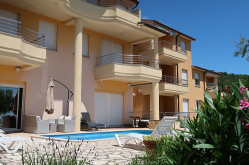 Foto 13 - Apartamento de 2 quartos em Labin com piscina e terraço