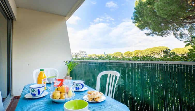 Foto 1 - Appartamento con 1 camera da letto a Le Grau-du-Roi con terrazza e vista mare