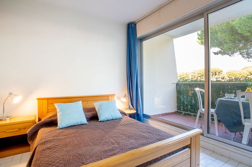 Foto 5 - Appartamento con 1 camera da letto a Le Grau-du-Roi con terrazza e vista mare