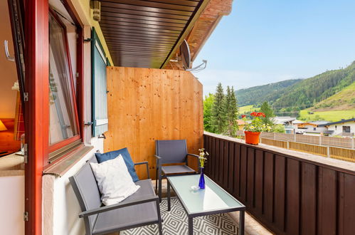 Photo 2 - Apartment in Neukirchen am Großvenediger with garden and mountain view