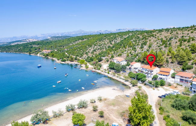 Apartamento de 3 quartos em Obrovac com jardim e terraço - Foto 2