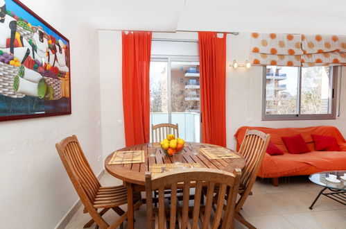 Photo 6 - 2 bedroom Apartment in Salou with swimming pool and terrace