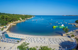 Photo 3 - Maison de 2 chambres à Tar-Vabriga avec piscine et vues à la mer